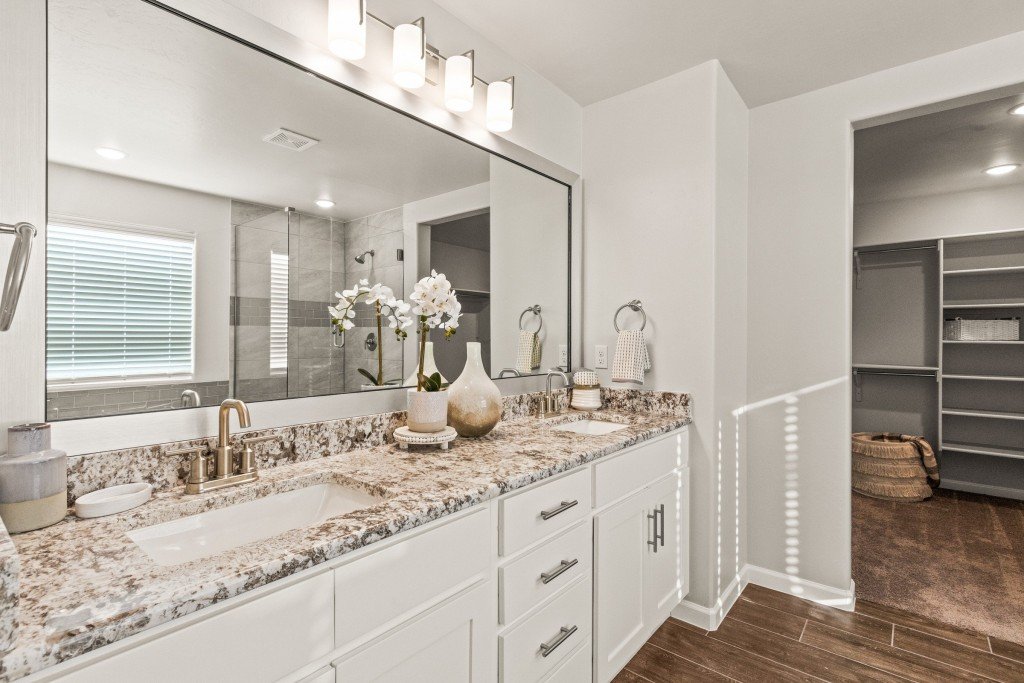 Owner's Bathroom - Painted Desert - Timberon Model Home